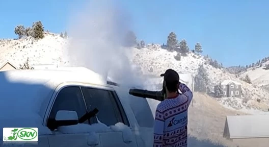 روباندن برف از روی خودرو با دمنده