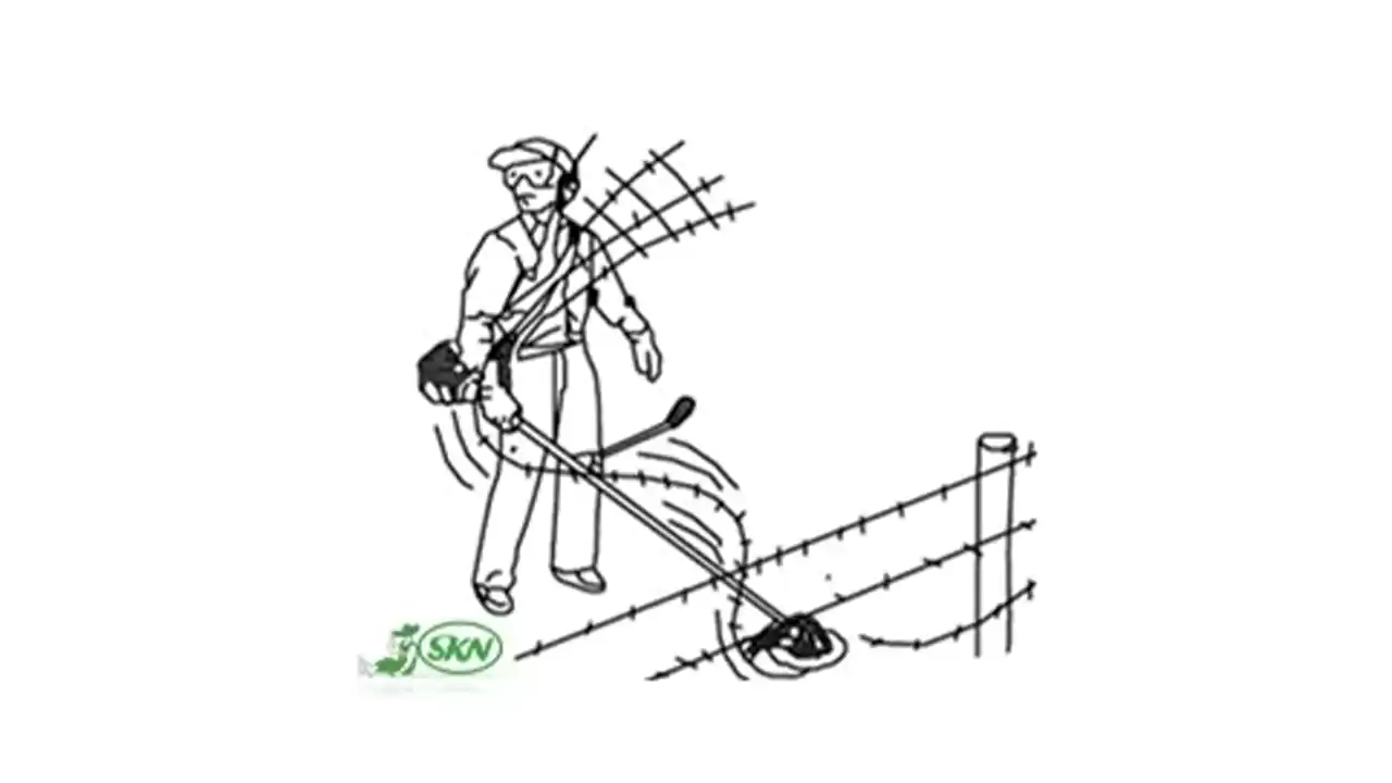 عکسی از خطرات برخورد دستگاه علفزن با فنس و کابل